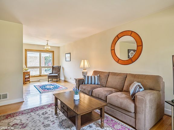 4th image of 3330 Dartmouth Pl