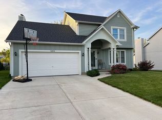 3410 Fountain Lake Dr, Bloomington, IL
