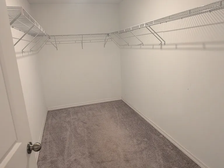 446 Argyll Dr — Photo 13