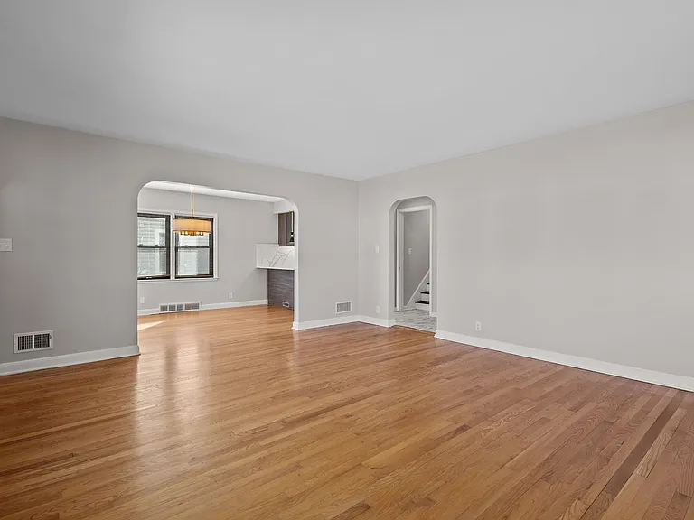 426 Keilman St — Photo 9