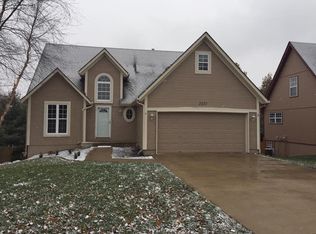 2037 SW British Dr, Lees Summit, MO 64081
