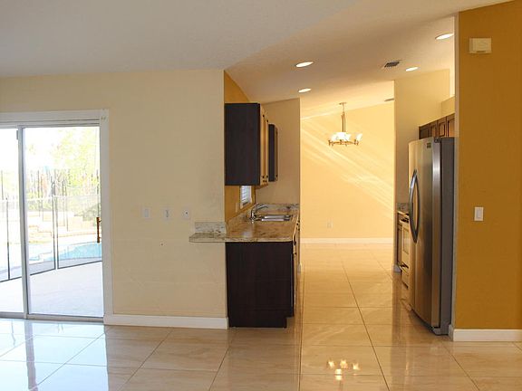 4th image of 1372 SE Sandia Dr