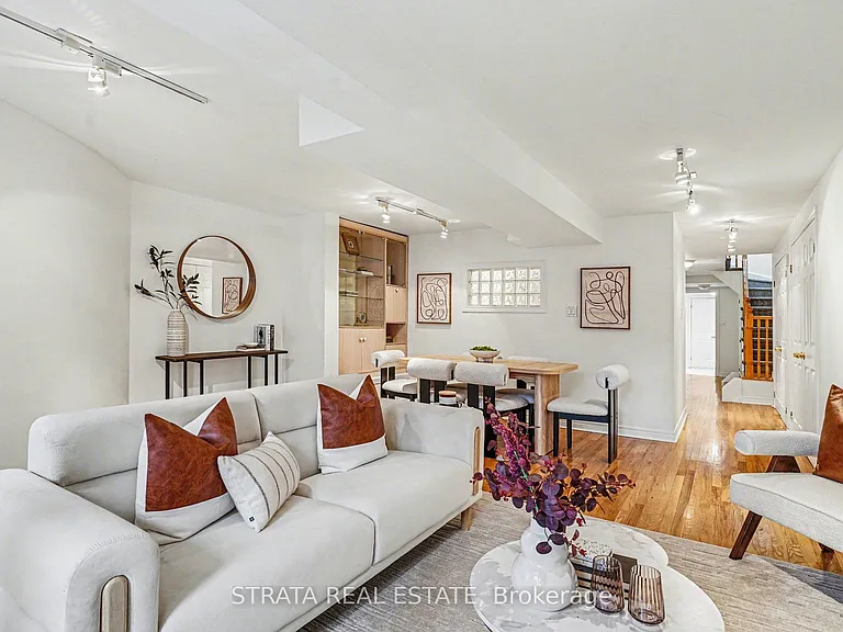 423 Manor Rd E — Photo 27