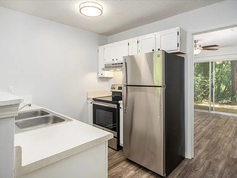 Meadowbrook Luxury Apartments — Photo 32