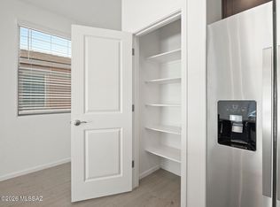 9762 N Solstice Ave, Tucson, AZ 85743
