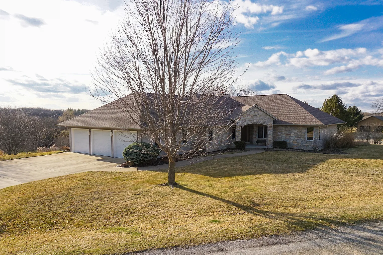 535 Fairway Dr photo 1