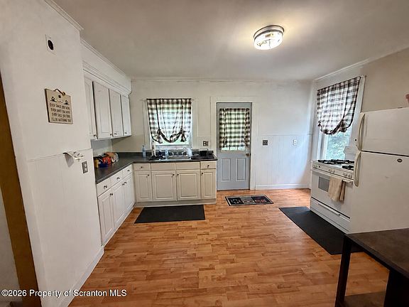 2nd image of 519 Crown Ave