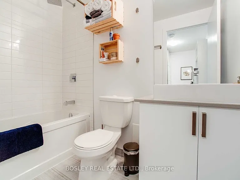 38 Howard Park Ave #528 — Photo 5