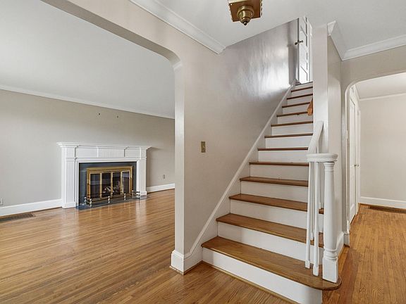 5th image of 305 E Faris Rd