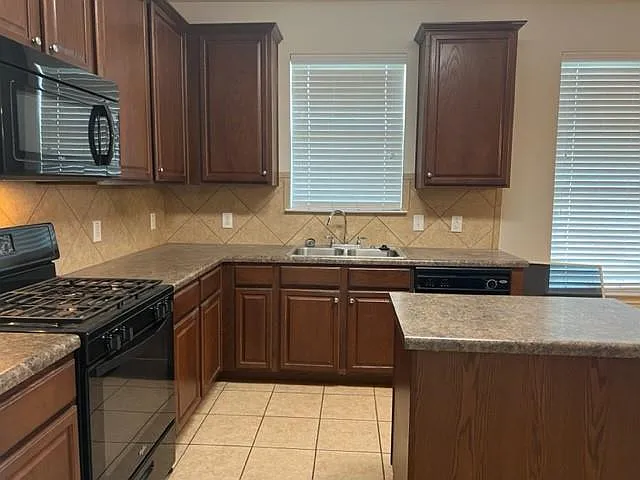 2480 Green Meadows Ln — Photo 4