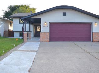 1036 38th St NW, Edmonton, AB T6L 2K9