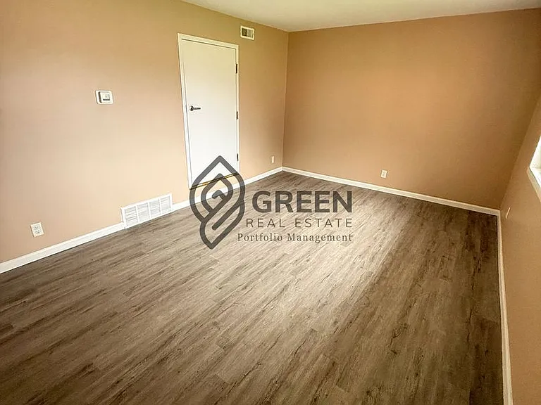 2779 Cooper Dr — Photo 3