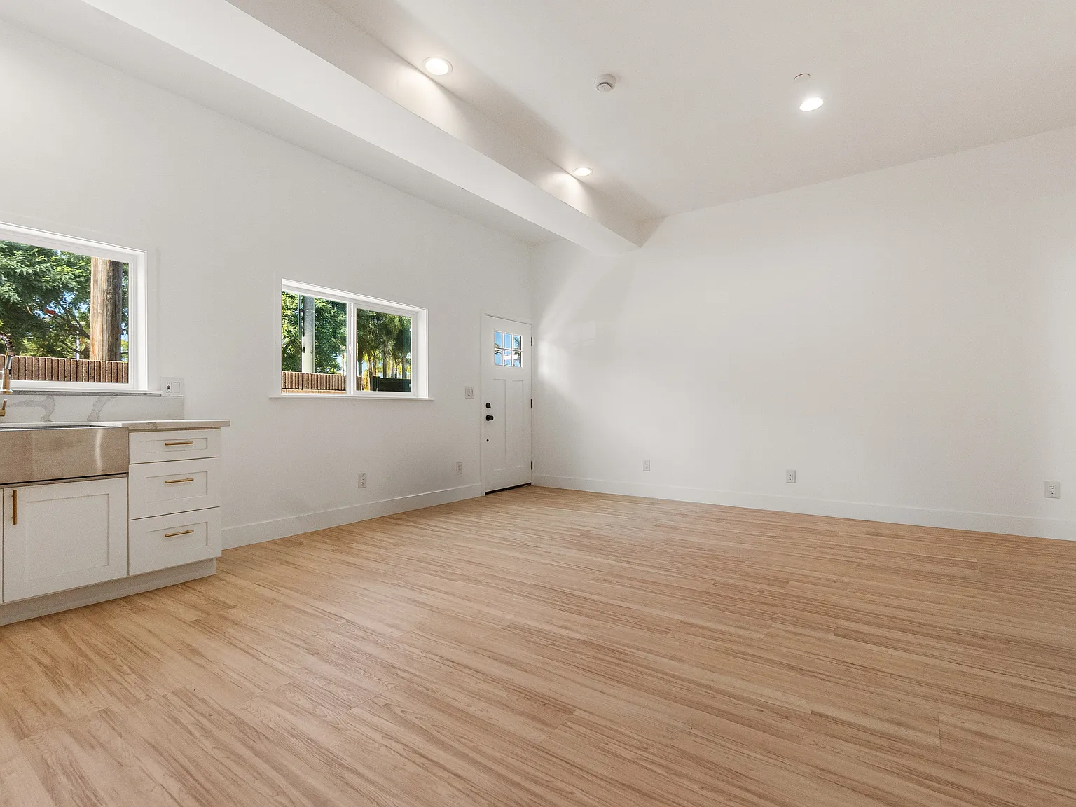 3 bed, 1200 sqft, $3,600 — Photo 4