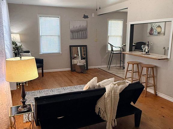 2nd image of 417 W Avenue V