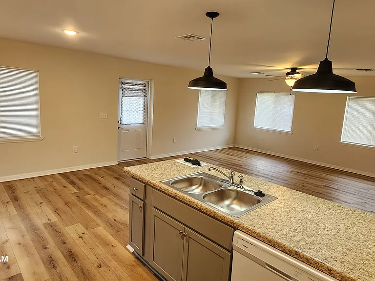 802 E Jasmine Rd — Photo 5