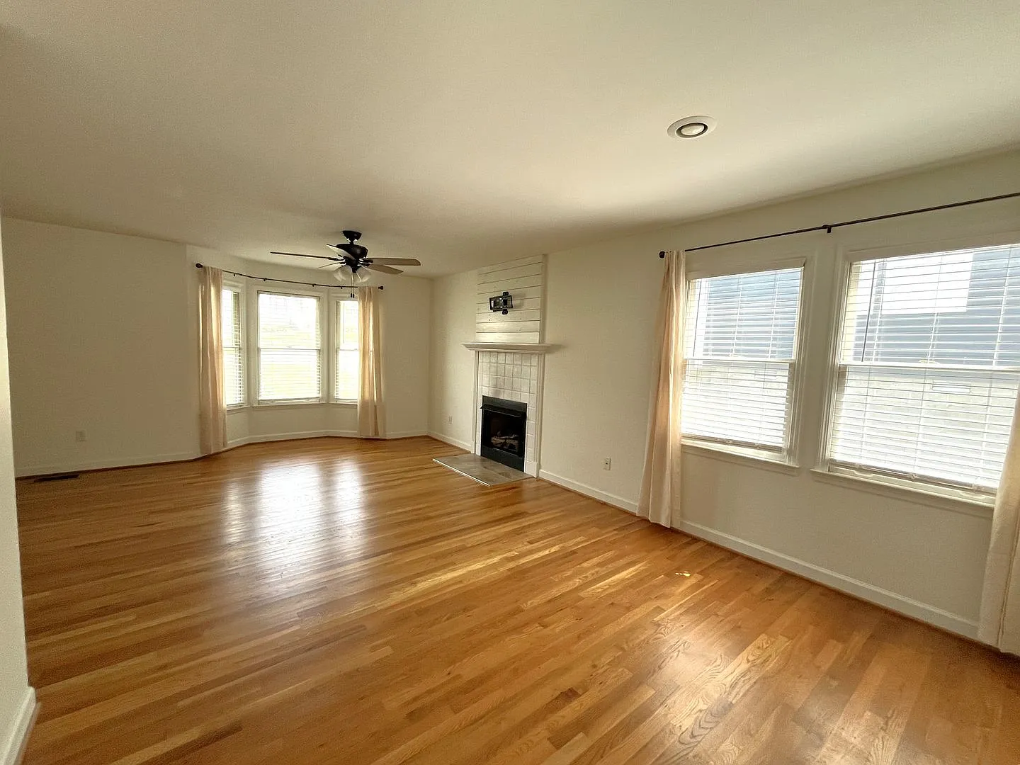 Excellent 2 Bedroom Home in the Nations! — Photo 3