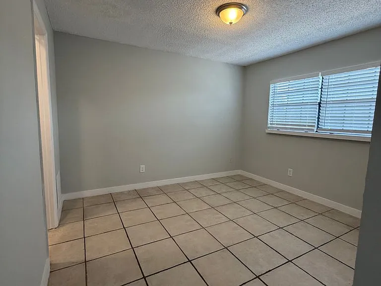 501 Saint Michaels Way — Photo 14