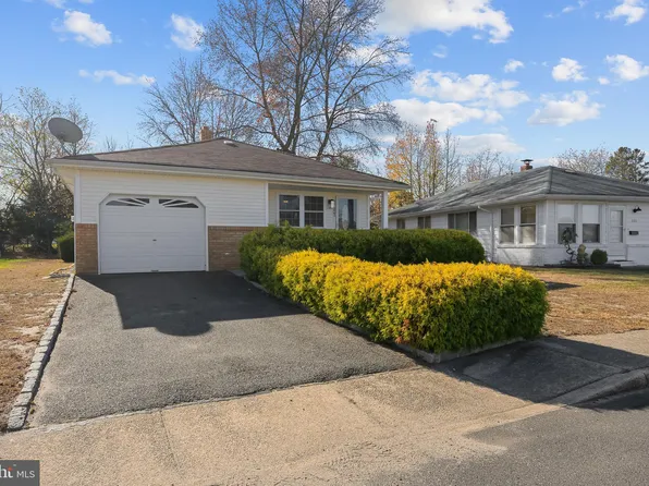 321 Curacao St, Toms River, NJ 08757