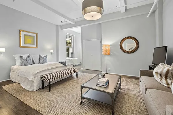 Sold by Sloane Square | media 16