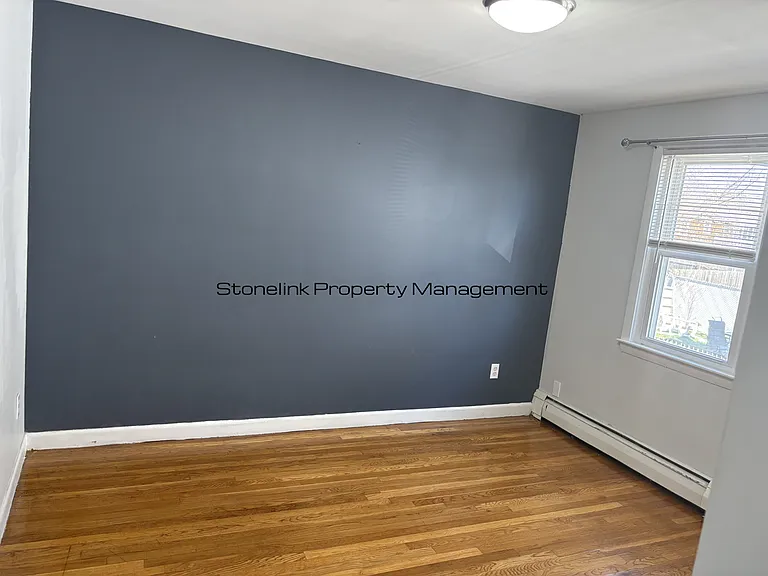 321 Budlong Rd — Photo 11
