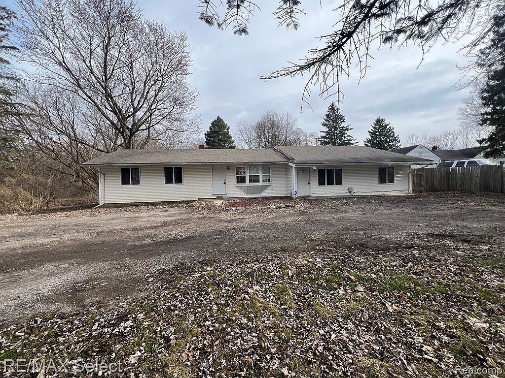 3211 S Center Rd, Burton, MI 48519 Zillow
