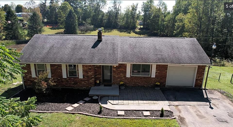 1st image of 752 Irish Heights Dr