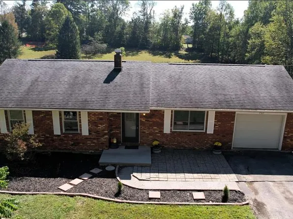 752 Irish Heights Dr, Summersville, WV 26651