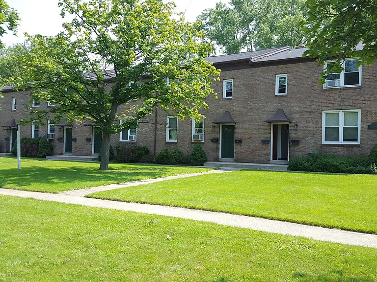 25 Denrose Dr #10 — Photo 1