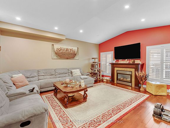 5th image of 16 Sistine Ct