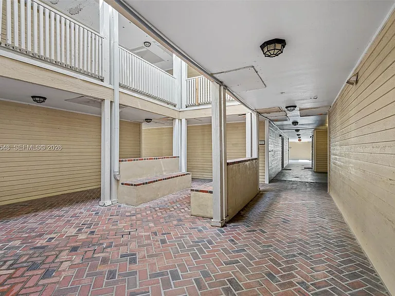 1000 W Horatio St #114 — Photo 33