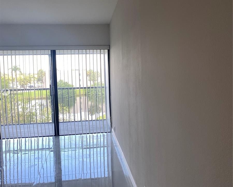 1st image of 210 Lakeview Dr APT 303