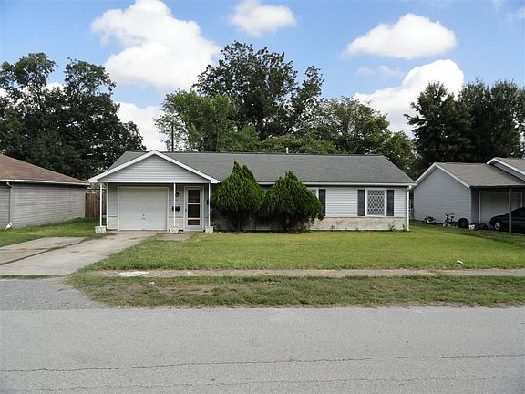 3rd image of 2613 Kingsdale Dr