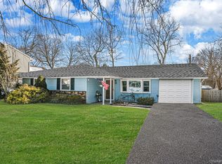 14 Mount Wilson Avenue, Farmingville, NY 11738