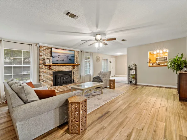 695 32nd St SE, Paris, TX 75460