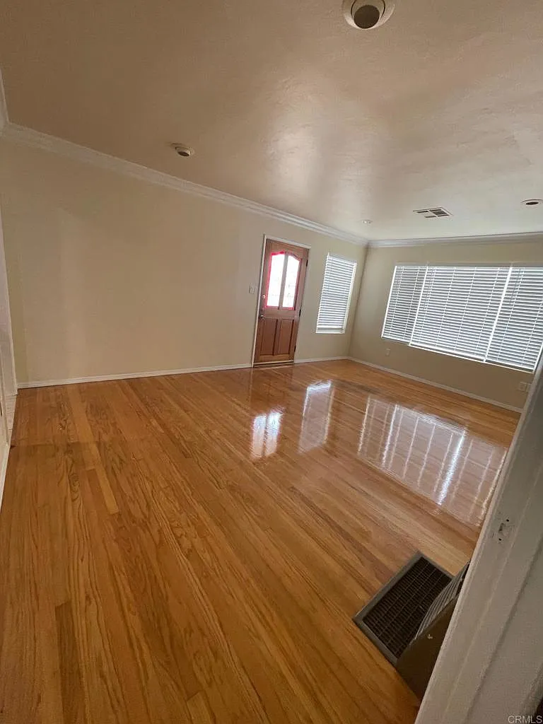 3 bed, 2.5 bath, 1834 sqft, $3,800 — Photo 2