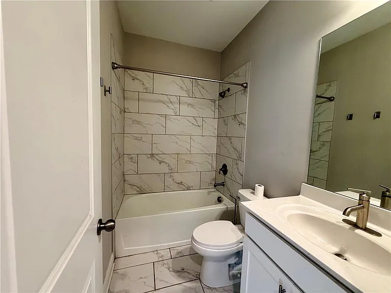 324 Overture Ct — Photo 17