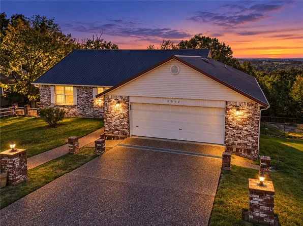 2557 N Karyn Ave, Fayetteville, AR 72703