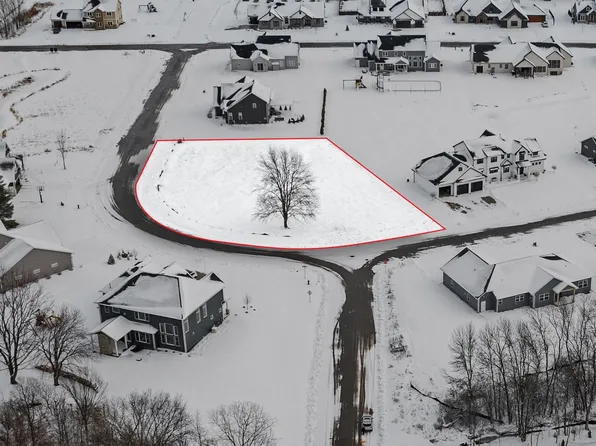 W5955 Edgewood Dr #24, Menasha, WI 54952