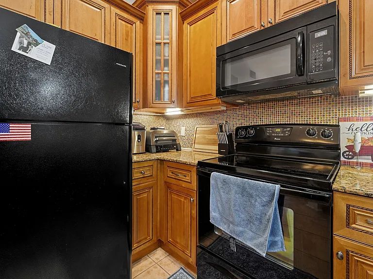 701 Mirror Lake Dr N #120 — Photo 8