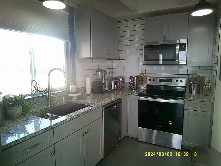 131 Beach Dr — Photo 10