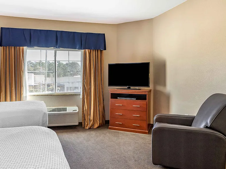 Studio Suite - 2 Full Beds