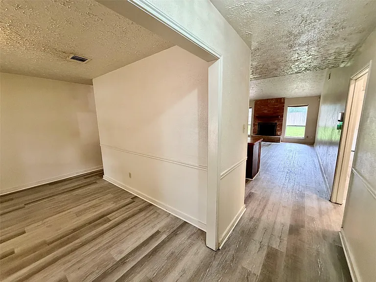 5015 Glendower Dr — Photo 3