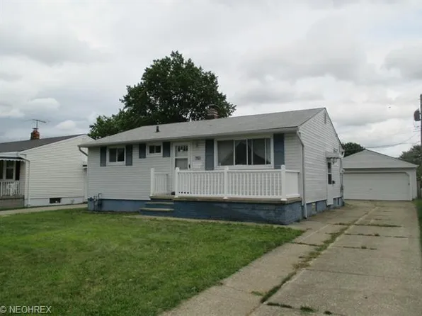 6349 Stonecrest Dr, Brookpark, OH 44142