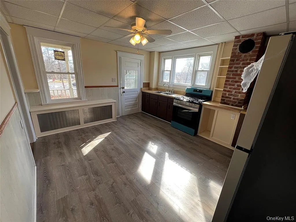 3 bed, 1.5 bath, 5250 sqft, $2,300 — Photo 3