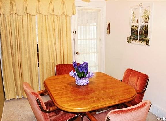 5th image of 26091 Groveland St