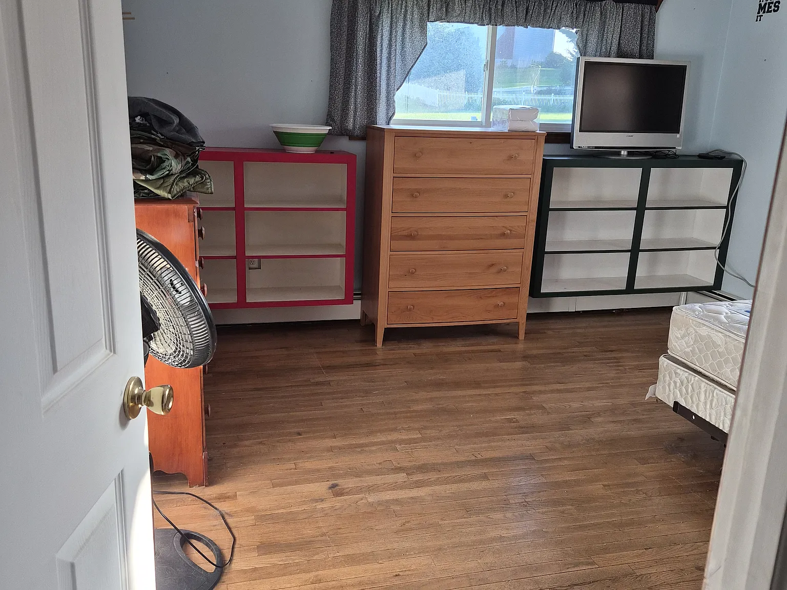 4 bed, 1.5 bath, $1,200 — Photo 3