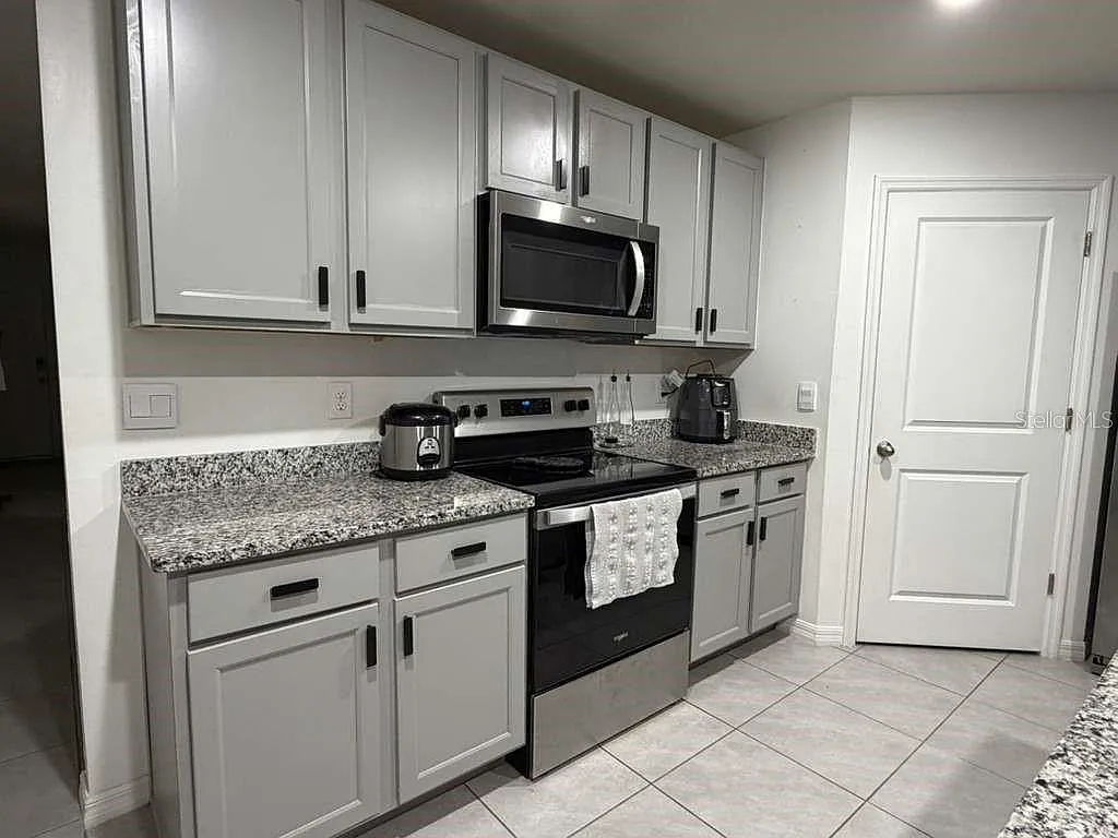 4 bed, 2.0 bath, 1768 sqft, $2,700 — Photo 4