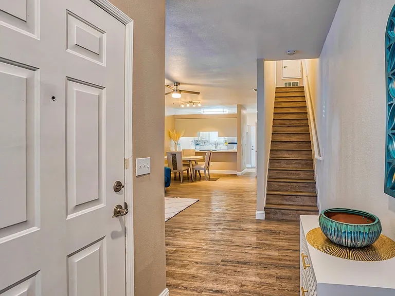 Ascent Townhome Apartments — Photo 6