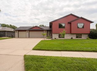 1412 S Snowberry Trl, Sioux Falls, SD 57106