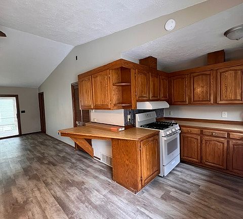 4th image of 255 S Main St APT A